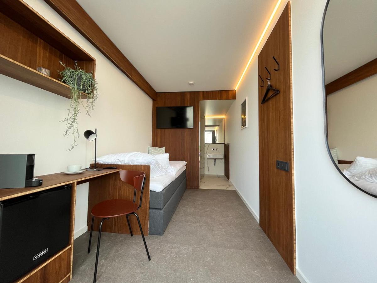 Tin Inn - Hueckelhoven - Das Hotel Aus Hochwertig Ausgebauten Ueberseecontainern Eksteriør billede