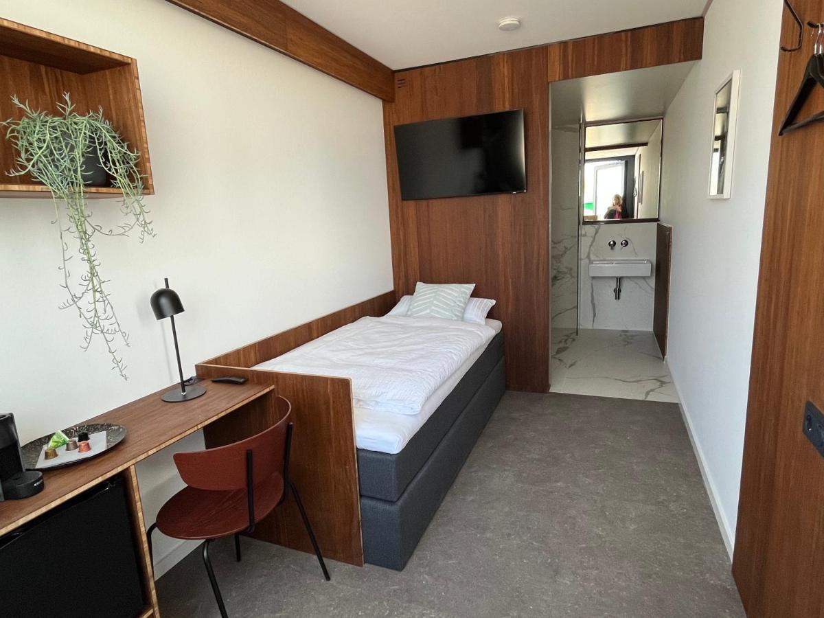 Tin Inn - Hueckelhoven - Das Hotel Aus Hochwertig Ausgebauten Ueberseecontainern Eksteriør billede