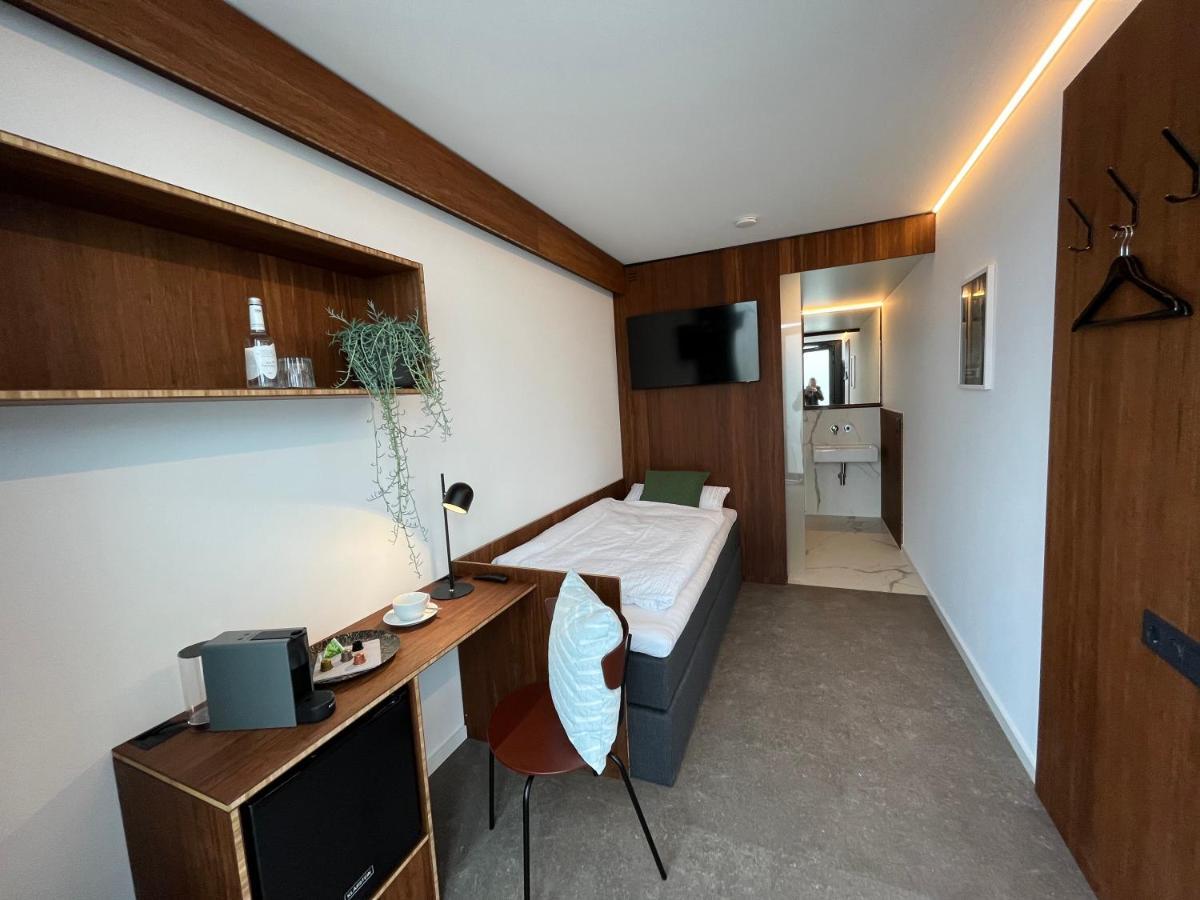 Tin Inn - Hueckelhoven - Das Hotel Aus Hochwertig Ausgebauten Ueberseecontainern Eksteriør billede