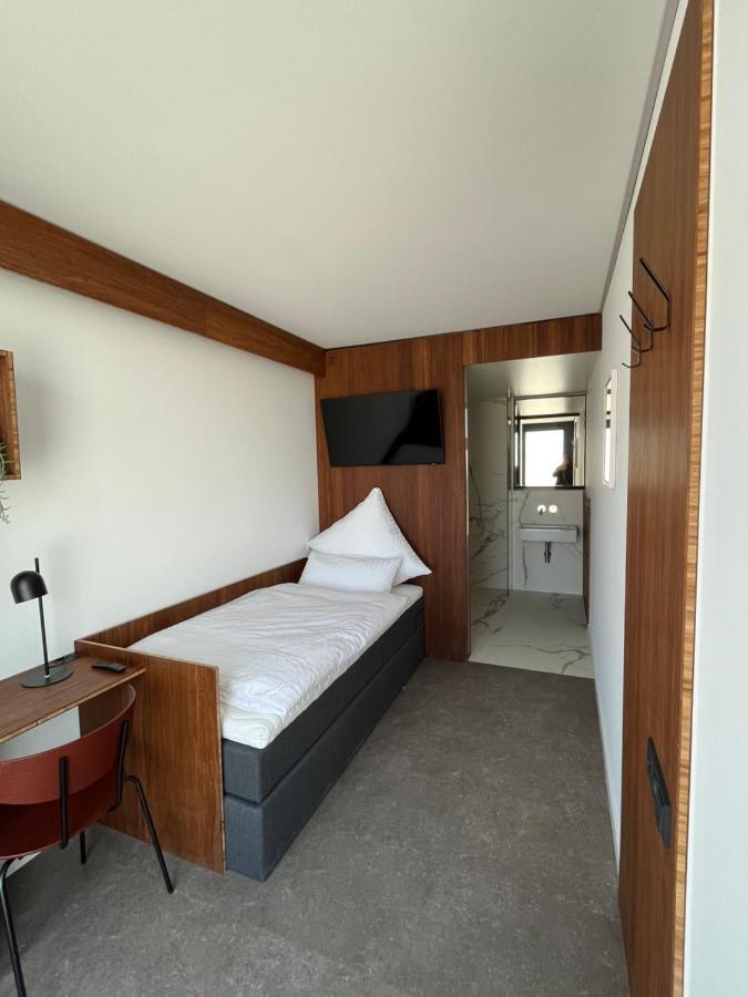 Tin Inn - Hueckelhoven - Das Hotel Aus Hochwertig Ausgebauten Ueberseecontainern Eksteriør billede