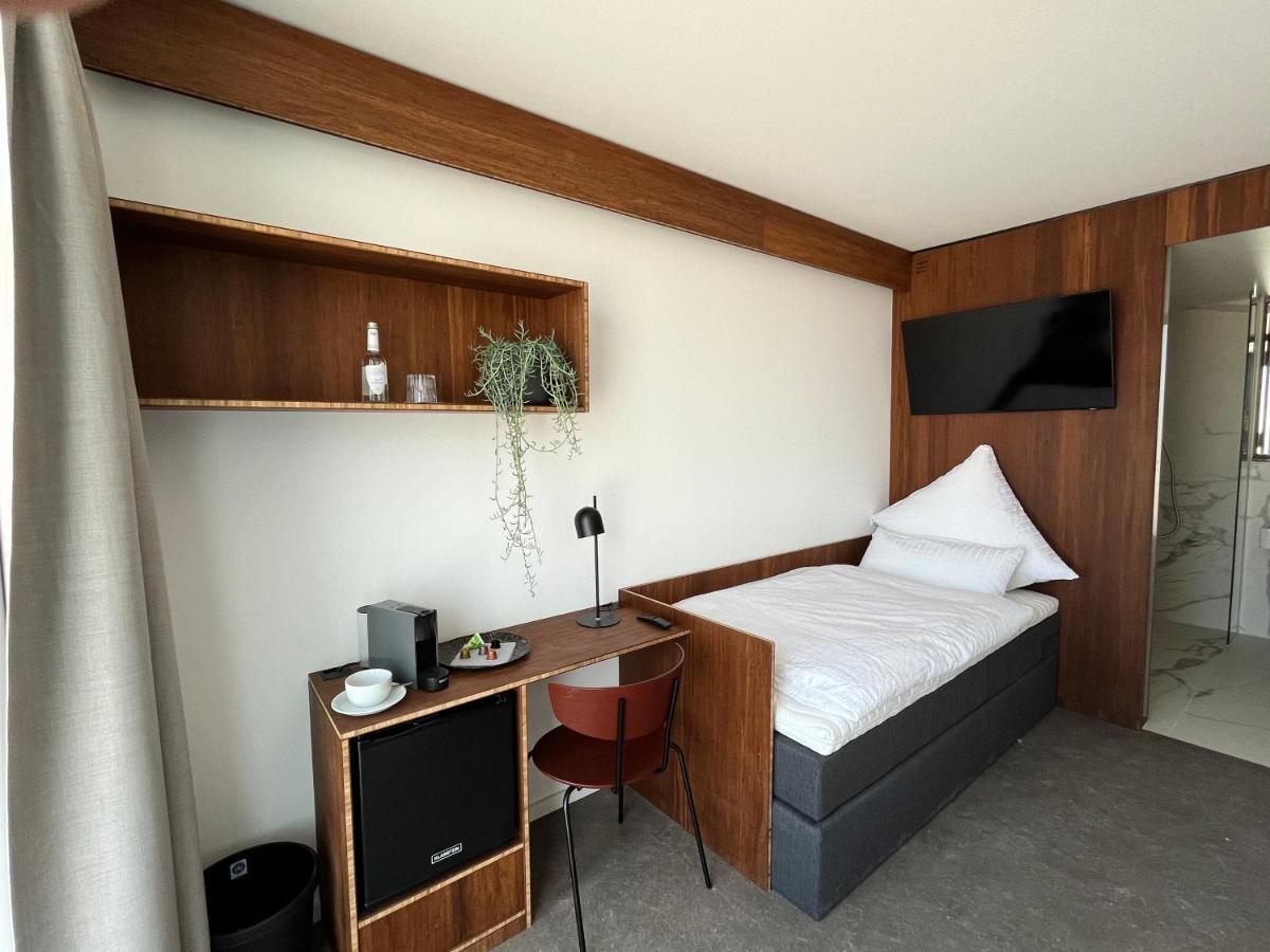 Tin Inn - Hueckelhoven - Das Hotel Aus Hochwertig Ausgebauten Ueberseecontainern Eksteriør billede