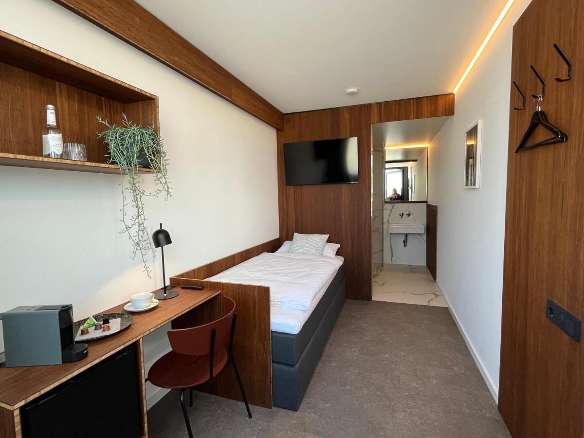 Tin Inn - Hueckelhoven - Das Hotel Aus Hochwertig Ausgebauten Ueberseecontainern Eksteriør billede