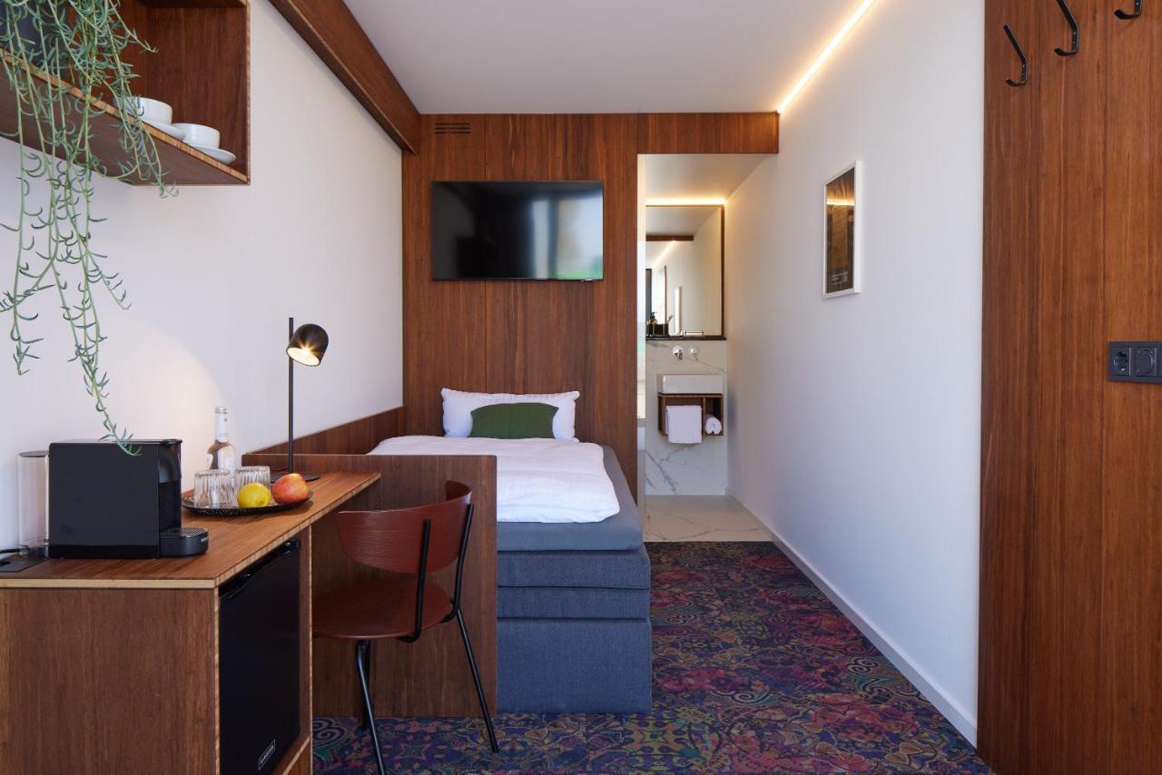 Tin Inn - Hueckelhoven - Das Hotel Aus Hochwertig Ausgebauten Ueberseecontainern Eksteriør billede