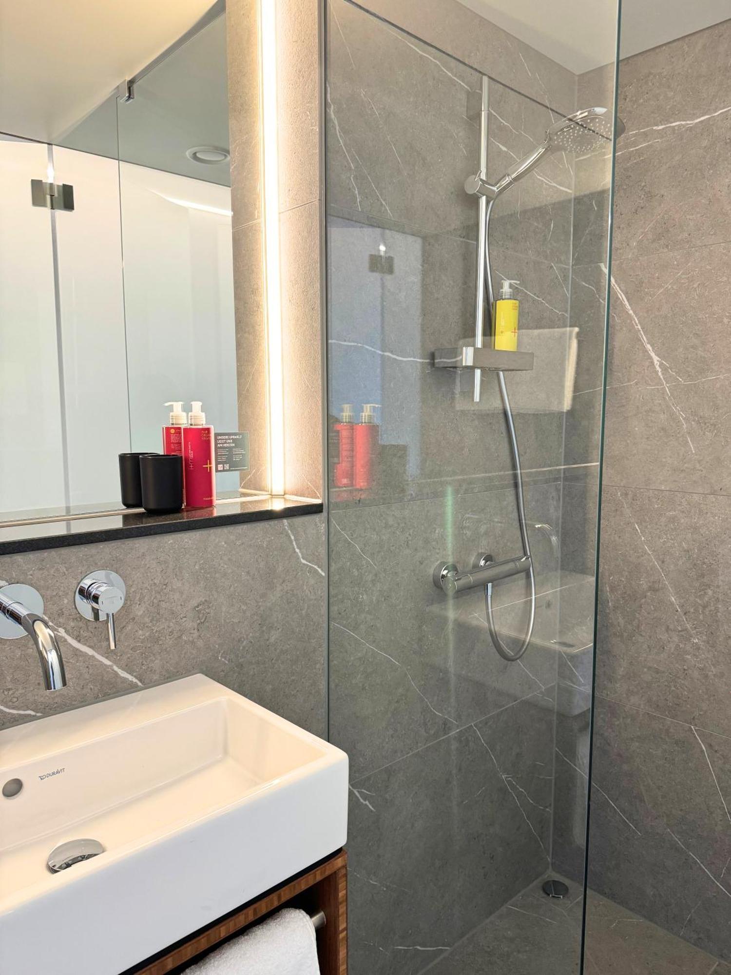 Tin Inn - Hueckelhoven - Das Hotel Aus Hochwertig Ausgebauten Ueberseecontainern Eksteriør billede